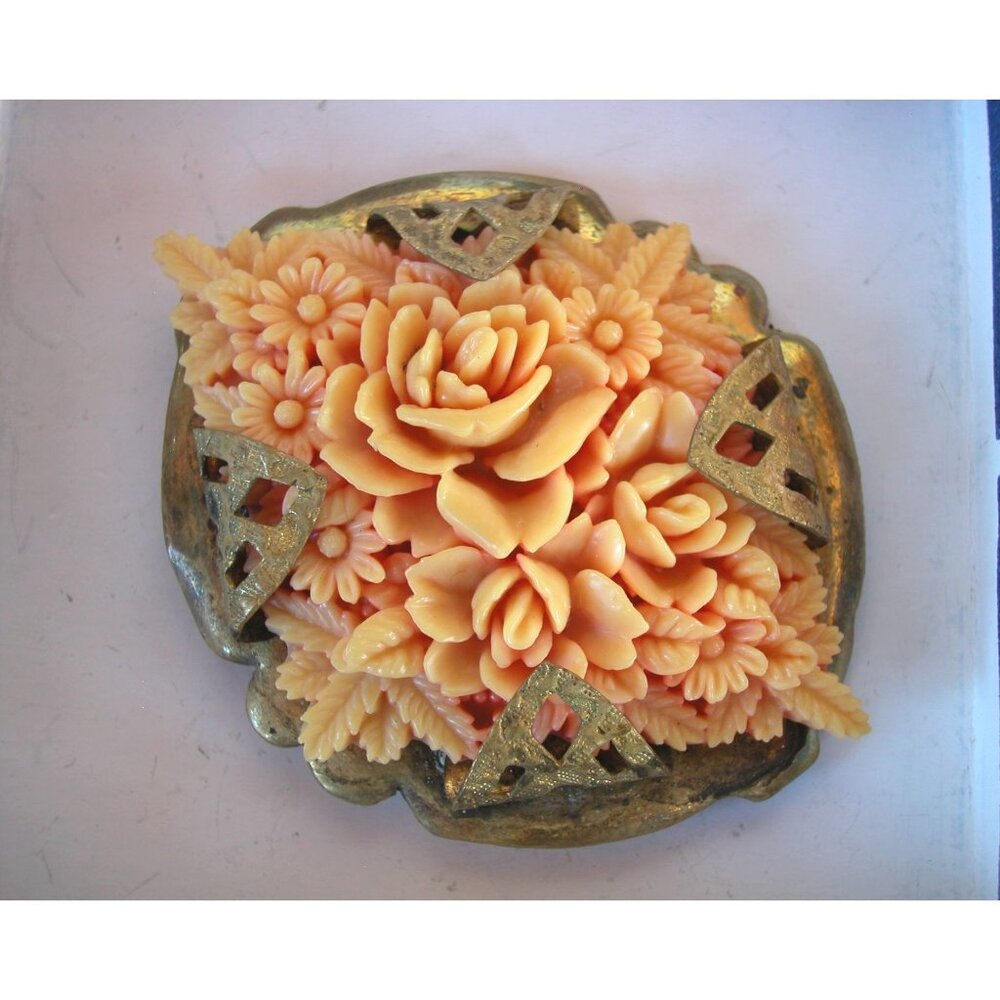 Vintage Floral Brooch Pin With Intricate Carved Resin Flowers & Gold-Tone Metal